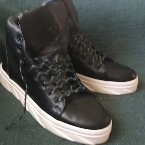 Shoes - Picture 3 of 4